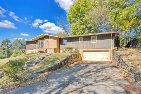 6915 Ardmore Dr, Roanoke, VA 24019