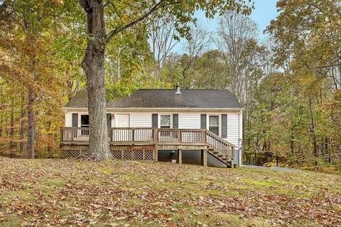 117 Country Ln, Thaxton, VA 24174