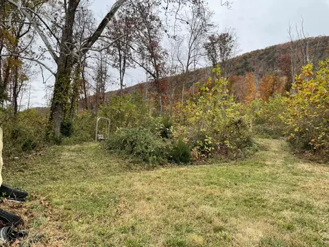5829 Bradshaw Rd, Salem, VA 24153
