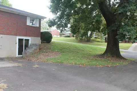 Exterior - 109 Villa Rd, Ridgeway, VA 24148 photo 1 of 5