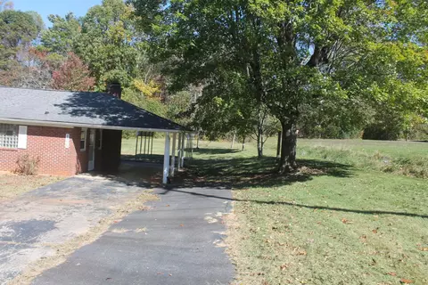 Exterior - 109 Villa Rd, Ridgeway, VA 24148 photo 2 of 5