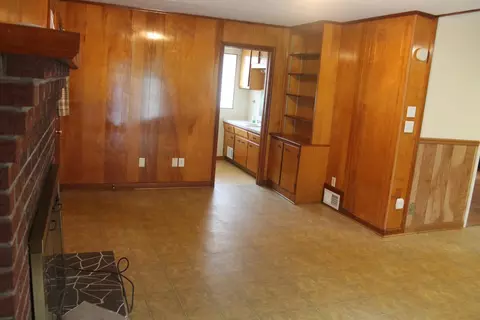 Living - 109 Villa Rd, Ridgeway, VA 24148 photo 3 of 5
