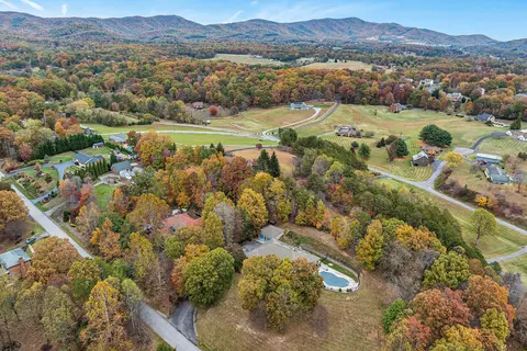 294 Heritage Dr, Blue Ridge, VA 24064