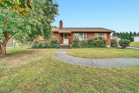 1138 Highland Rd, Salem, VA 24153