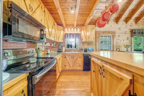 Kitchen - 13357 Callaway Rd, Callaway, VA 24067 photo 4 of 5