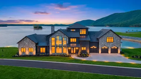 118 Lakeport Cir, Penhook, VA 24137