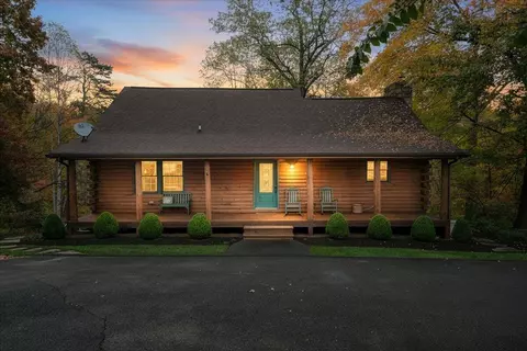 104 Red Oak Rd, Moneta, VA 24121