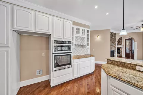 Kitchen - 138 Binnacle Dr, Moneta, VA 24121 photo 5 of 9