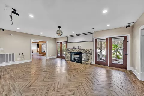 Living - 138 Binnacle Dr, Moneta, VA 24121 photo 9 of 10
