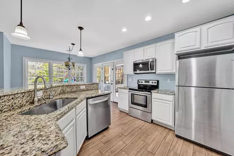 Kitchen - 138 Binnacle Dr, Moneta, VA 24121 photo 8 of 9