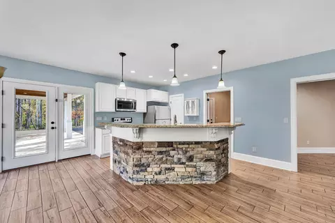 Kitchen - 138 Binnacle Dr, Moneta, VA 24121 photo 7 of 9