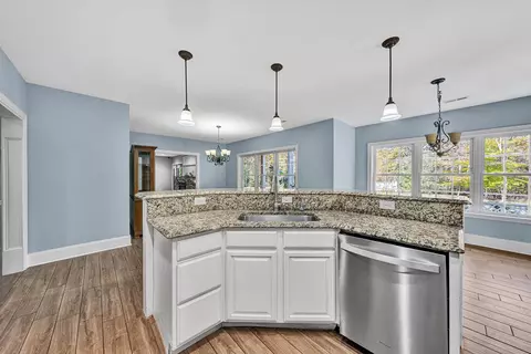 Kitchen - 138 Binnacle Dr, Moneta, VA 24121 photo 9 of 9