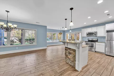 Kitchen - 138 Binnacle Dr, Moneta, VA 24121 photo 6 of 9
