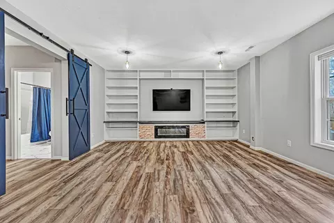 Living - 1404 Commonwealth Dr, Hardy, VA 24101 photo 7 of 9