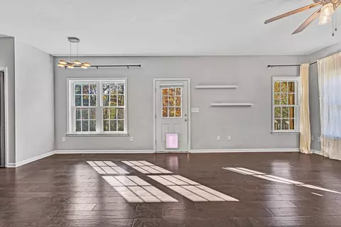 Living - 1404 Commonwealth Dr, Hardy, VA 24101 photo 3 of 9