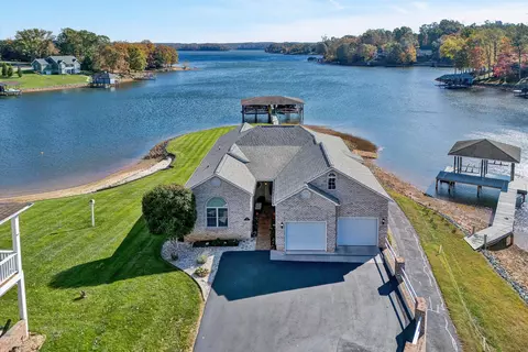 105 Lighthouse Ln, Moneta, VA 24121