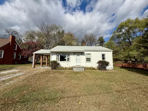 2213 W Main St, Salem, VA 24153