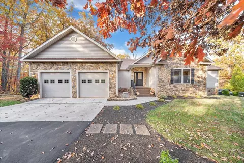 211 Woods Edge Dr, Rocky Mount, VA 24151
