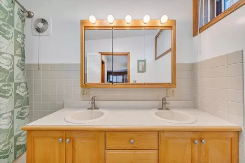 Bath - 549 Clydes Rd, Eagle Rock, VA 24085 photo 5 of 5