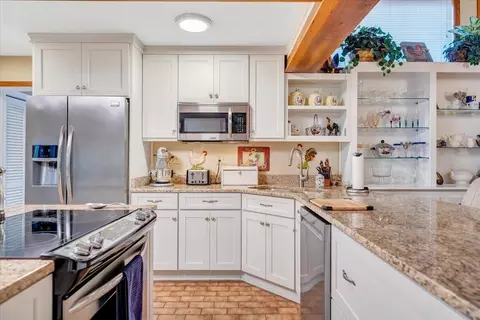 Kitchen - 549 Clydes Rd, Eagle Rock, VA 24085 photo 5 of 7