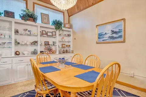 Dining - 549 Clydes Rd, Eagle Rock, VA 24085 photo 3 of 6