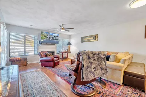 Living - 2447 Post Oak Rd, Salem, VA 24153 photo 3 of 4