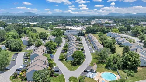 View/Area - 2447 Post Oak Rd, Salem, VA 24153 photo 1 of 10