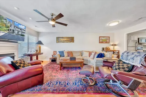 Living - 2447 Post Oak Rd, Salem, VA 24153 photo 2 of 4