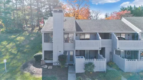 Exterior - 2447 Post Oak Rd, Salem, VA 24153 photo 8 of 11