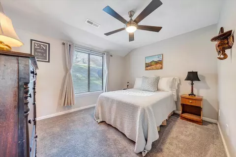 Bedroom - 2447 Post Oak Rd, Salem, VA 24153 photo 4 of 6