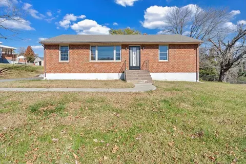 4605 Peach Tree Dr NW, Roanoke, VA 24017