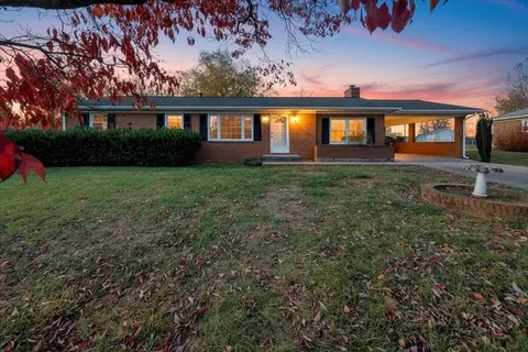 1040 Broad Hill Dr, Vinton, VA 24179