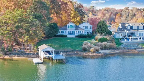 362 Carrs Point Ln, Moneta, VA 24121