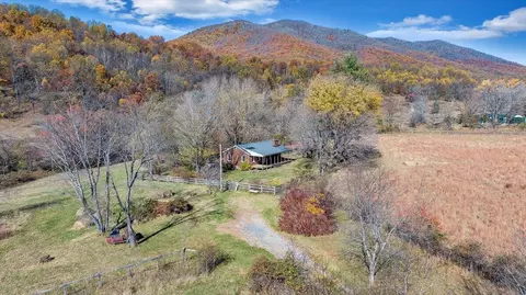 1001 Richie Farm Ln, Big Island, VA 24526