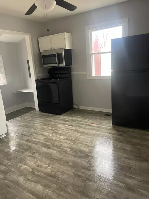 Kitchen - 1525 Gordon Ave SE, Roanoke, VA 24014 photo 2 of 3