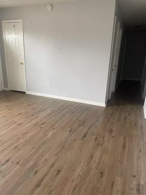 Living - 1525 Gordon Ave SE, Roanoke, VA 24014 photo 2 of 3