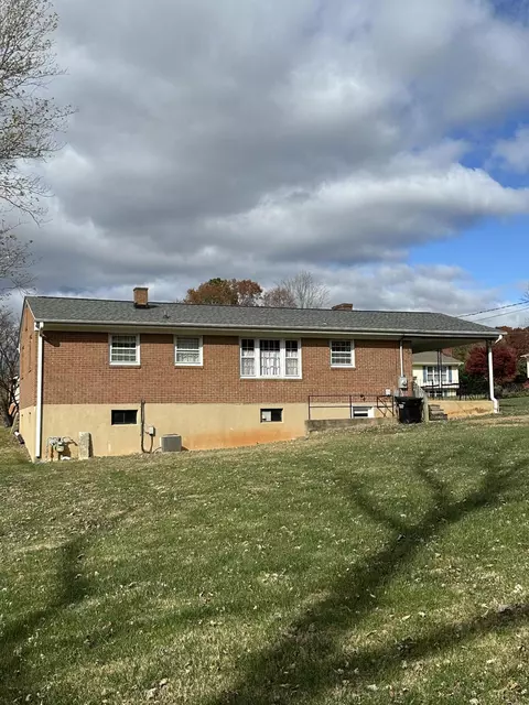 Exterior - 525 Elden Ave, Roanoke, VA 24019 photo 5 of 8