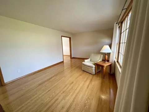 Living - 525 Elden Ave, Roanoke, VA 24019 photo 4 of 5