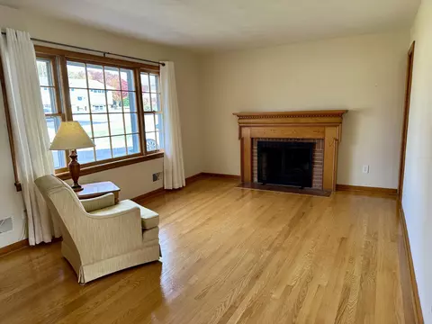 Living - 525 Elden Ave, Roanoke, VA 24019 photo 1 of 5