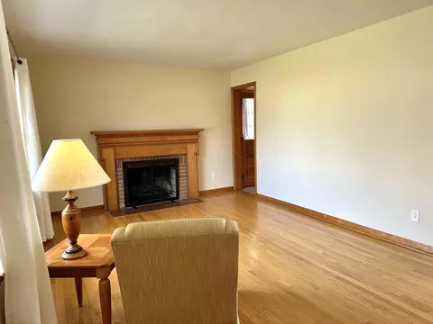 Living - 525 Elden Ave, Roanoke, VA 24019 photo 3 of 5