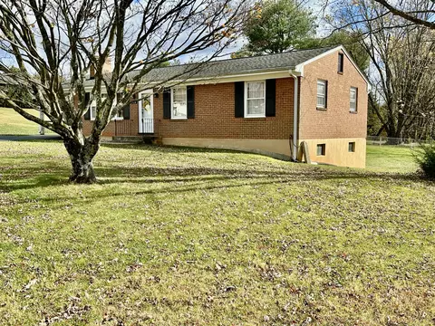 Exterior - 525 Elden Ave, Roanoke, VA 24019 photo 3 of 8