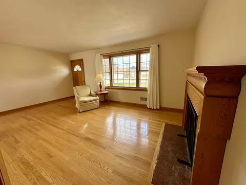 Living - 525 Elden Ave, Roanoke, VA 24019 photo 5 of 5
