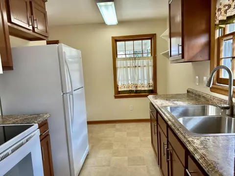 Kitchen - 525 Elden Ave, Roanoke, VA 24019 photo 1 of 3