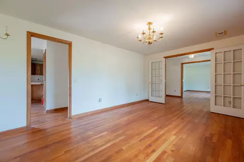 Living - 528 Falling Branch Rd NW, Floyd, VA 24091 photo 4 of 11