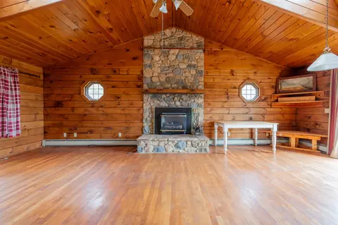 Living - 528 Falling Branch Rd NW, Floyd, VA 24091 photo 6 of 11