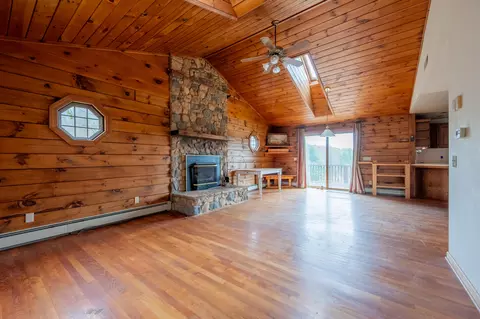 Living - 528 Falling Branch Rd NW, Floyd, VA 24091 photo 9 of 11
