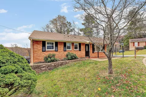 2850 Archer Cir, Salem, VA 24153