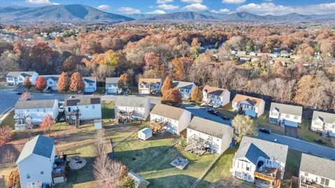 View/Area - 232 Eugene Dr NW, Roanoke, VA 24017 photo 9 of 23