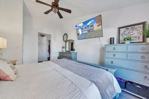 Bedroom - 232 Eugene Dr NW, Roanoke, VA 24017 photo 2 of 4