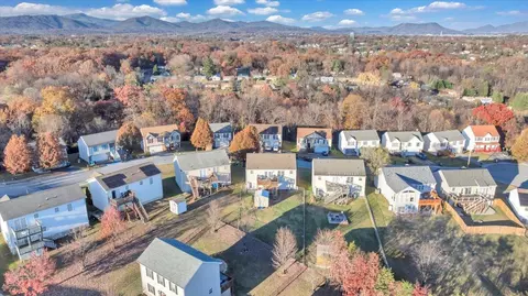 View/Area - 232 Eugene Dr NW, Roanoke, VA 24017 photo 5 of 23